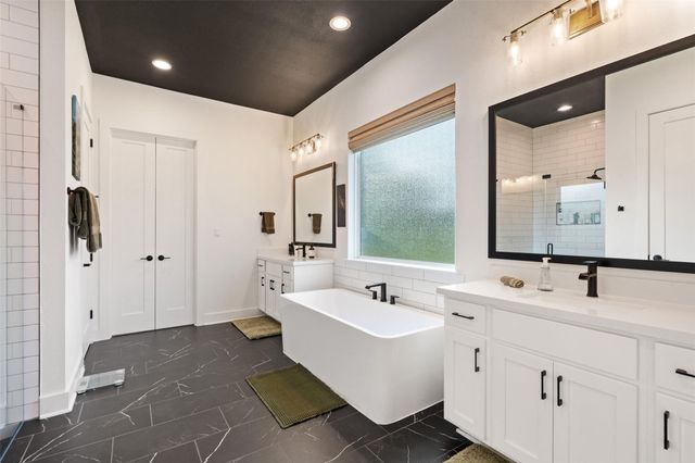 621 Kinnikinik LOOP, Austin, TX 78737
