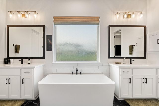 621 Kinnikinik LOOP, Austin, TX 78737