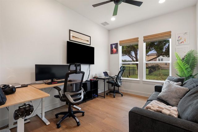 621 Kinnikinik LOOP, Austin, TX 78737
