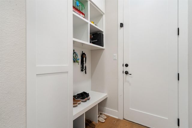 621 Kinnikinik LOOP, Austin, TX 78737