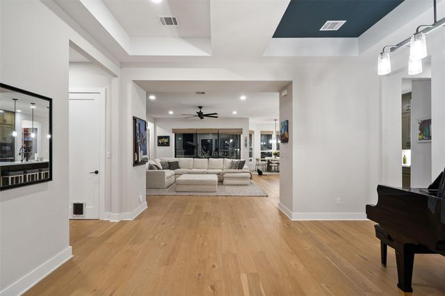 621 Kinnikinik LOOP, Austin, TX 78737