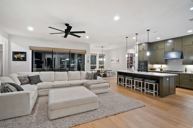 621 Kinnikinik LOOP, Austin, TX 78737