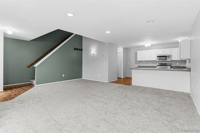 253 Stonegate, Pontiac, MI 48341