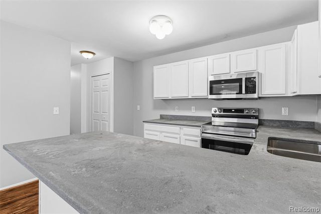 253 Stonegate, Pontiac, MI 48341