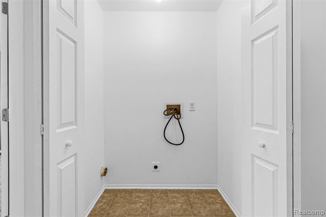 253 Stonegate, Pontiac, MI 48341