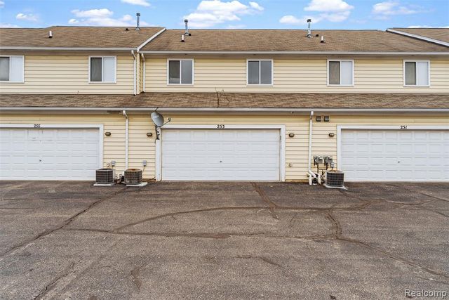 253 Stonegate, Pontiac, MI 48341