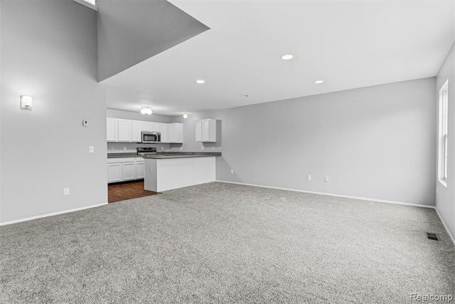 253 Stonegate, Pontiac, MI 48341