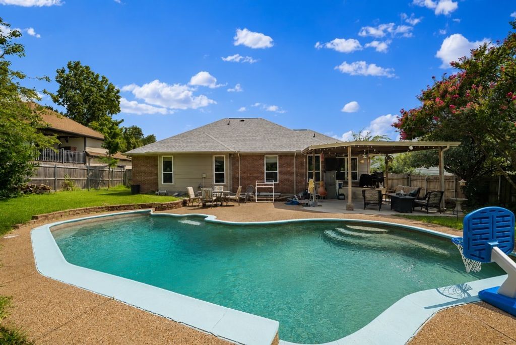 6705 Fair Oaks Drive, North Richland Hills, TX 76182