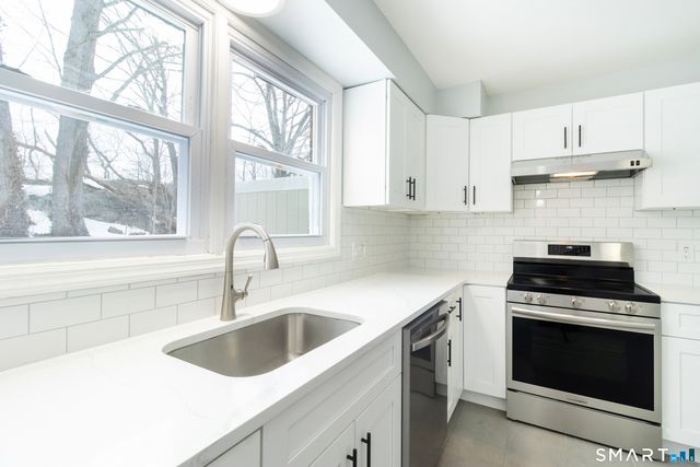 63 Briarwood Lane E, Branford, CT 06405