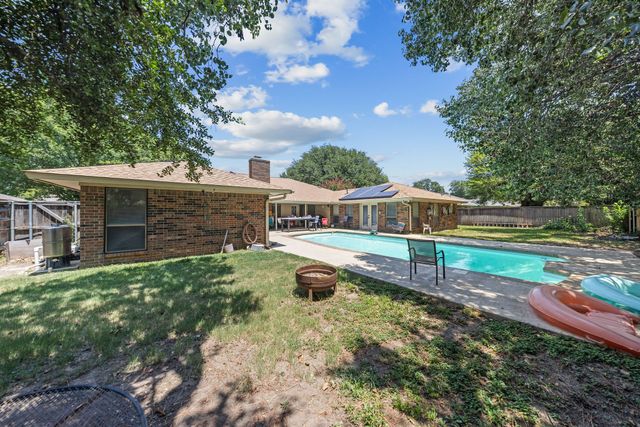 1223 Heather Street, Grapevine, TX 76051