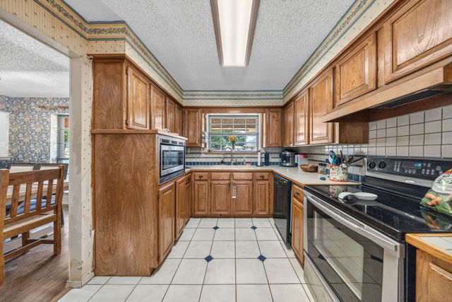 1223 Heather Street, Grapevine, TX 76051