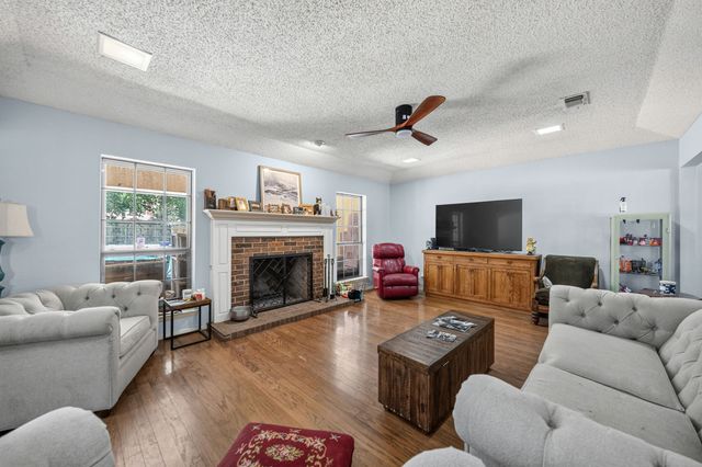 1223 Heather Street, Grapevine, TX 76051
