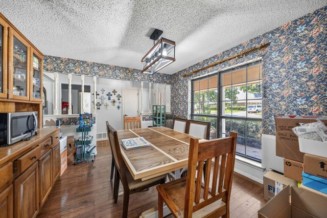 1223 Heather Street, Grapevine, TX 76051