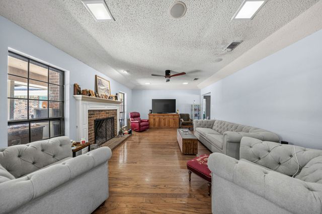 1223 Heather Street, Grapevine, TX 76051