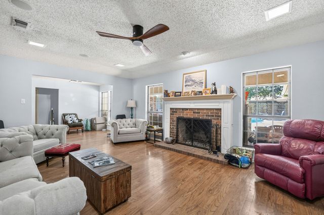 1223 Heather Street, Grapevine, TX 76051