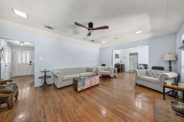 1223 Heather Street, Grapevine, TX 76051