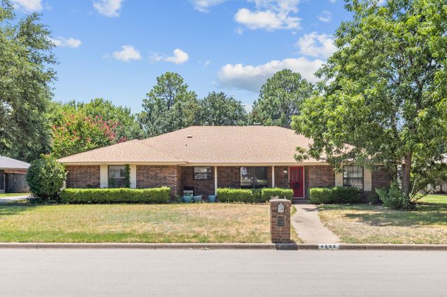 1223 Heather Street, Grapevine, TX 76051