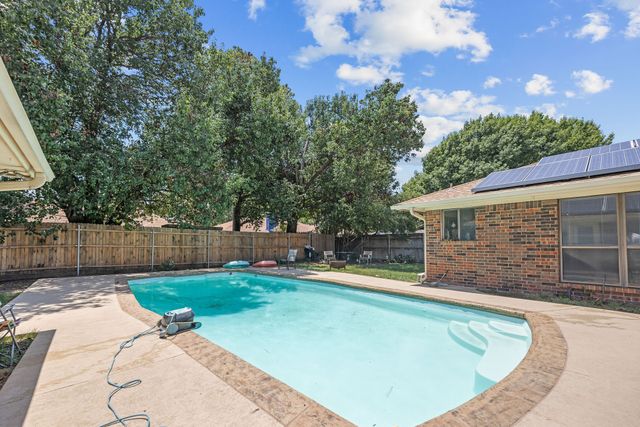 1223 Heather Street, Grapevine, TX 76051