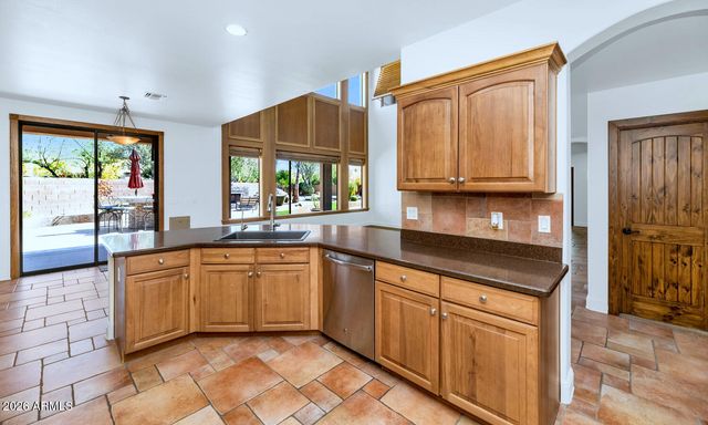 5902 W GAMBIT Trail, Phoenix, AZ 85083