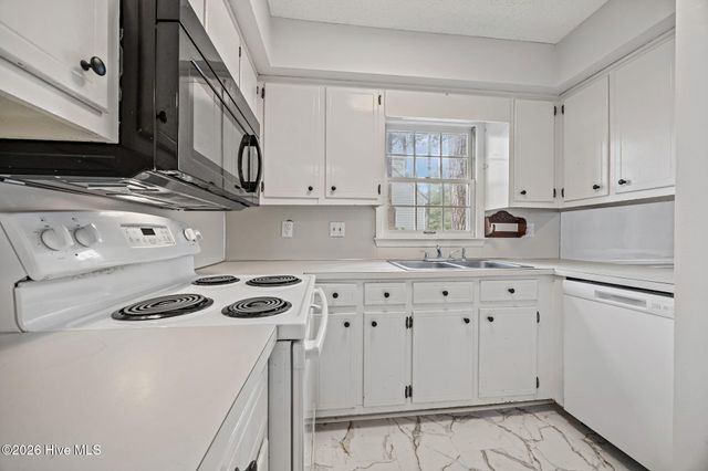 1502 Hollybriar Lane, Greenville, NC 27858