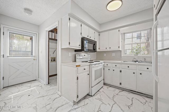 1502 Hollybriar Lane, Greenville, NC 27858