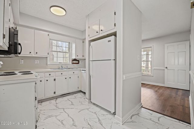 1502 Hollybriar Lane, Greenville, NC 27858