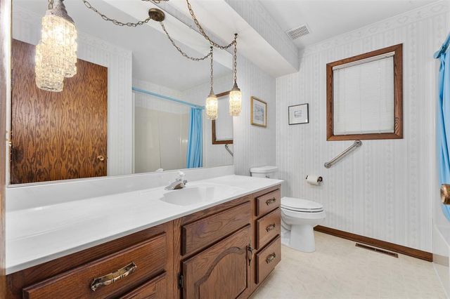 2728 E Deblene Lane, Eau Claire, WI 54703