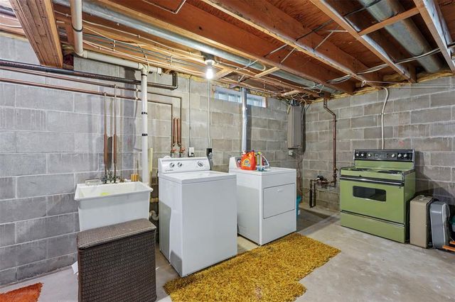 2728 E Deblene Lane, Eau Claire, WI 54703