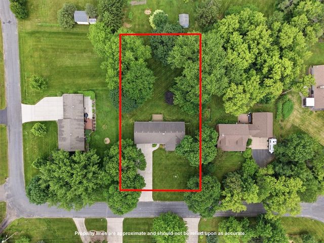2728 E Deblene Lane, Eau Claire, WI 54703