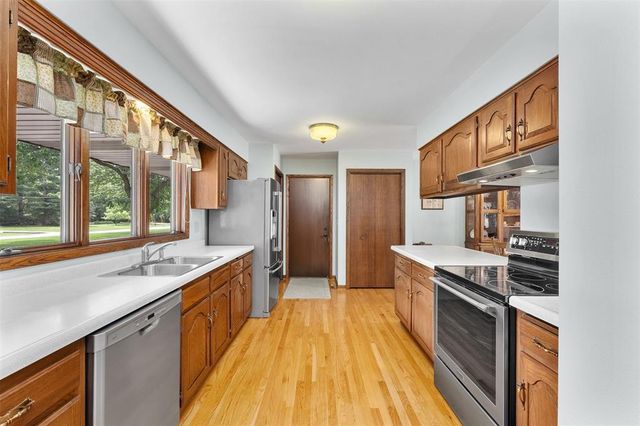 2728 E Deblene Lane, Eau Claire, WI 54703