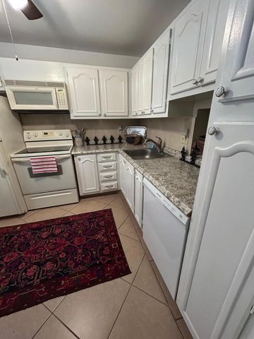 2515 NE 2nd Court 202, Boynton Beach, FL 33435