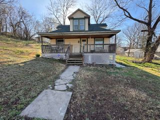 309 Creek Avenue, Crane, MO 65633