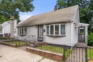 39 Elsie St, Everett, MA 02149