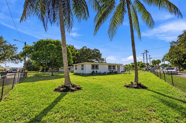 5201 SW 28th Ter, Dania Beach, FL 33312