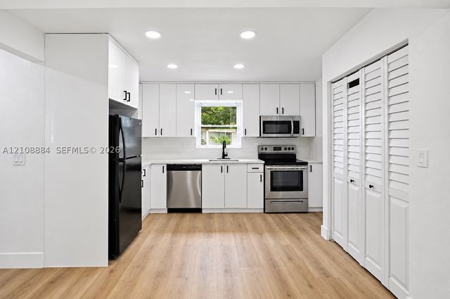 5201 SW 28th Ter, Dania Beach, FL 33312