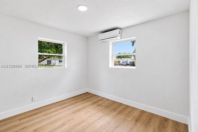 5201 SW 28th Ter, Dania Beach, FL 33312