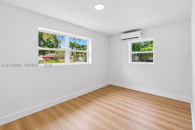 5201 SW 28th Ter, Dania Beach, FL 33312