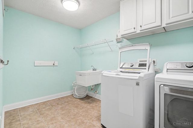 1601 Little Falls Drive, Clearcreek Twp., OH 45458