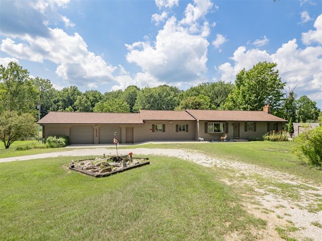 48316 County Road 384, Grand Junction, MI 49056