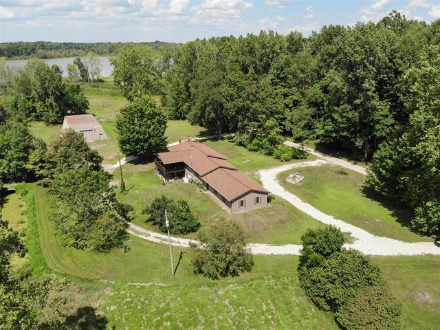 48316 County Road 384, Grand Junction, MI 49056