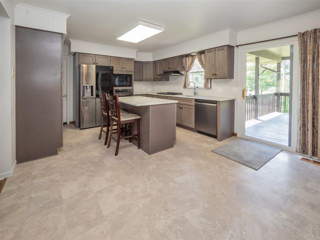 48316 County Road 384, Grand Junction, MI 49056