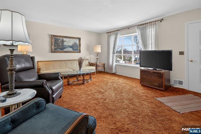 106 Walnut Street, Oakland, NJ 07436