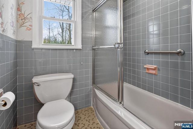 106 Walnut Street, Oakland, NJ 07436