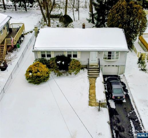 106 Walnut Street, Oakland, NJ 07436
