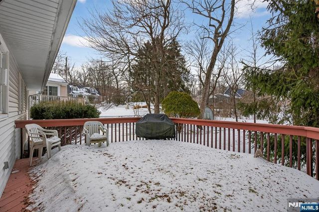 106 Walnut Street, Oakland, NJ 07436