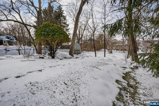 106 Walnut Street, Oakland, NJ 07436