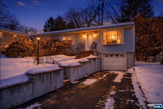 106 Walnut Street, Oakland, NJ 07436