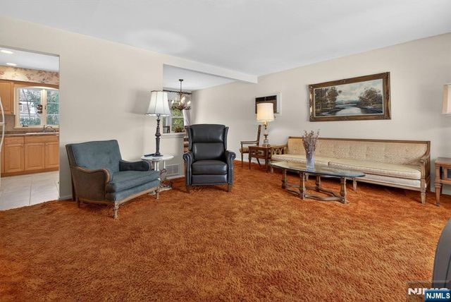 106 Walnut Street, Oakland, NJ 07436