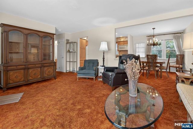 106 Walnut Street, Oakland, NJ 07436