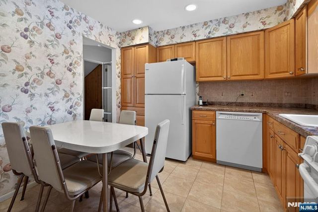 106 Walnut Street, Oakland, NJ 07436